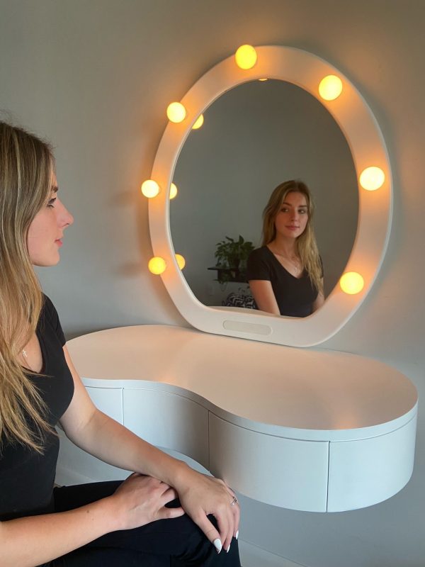 Lili's Vanity